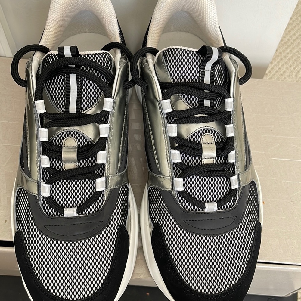 Dior B22